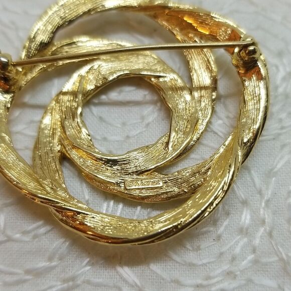 Monet Swirl Brooch Pin Open Gold Tone Circle - Picture 9 of 9